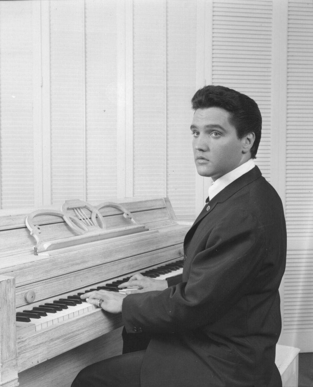 Can Elvis Play Piano