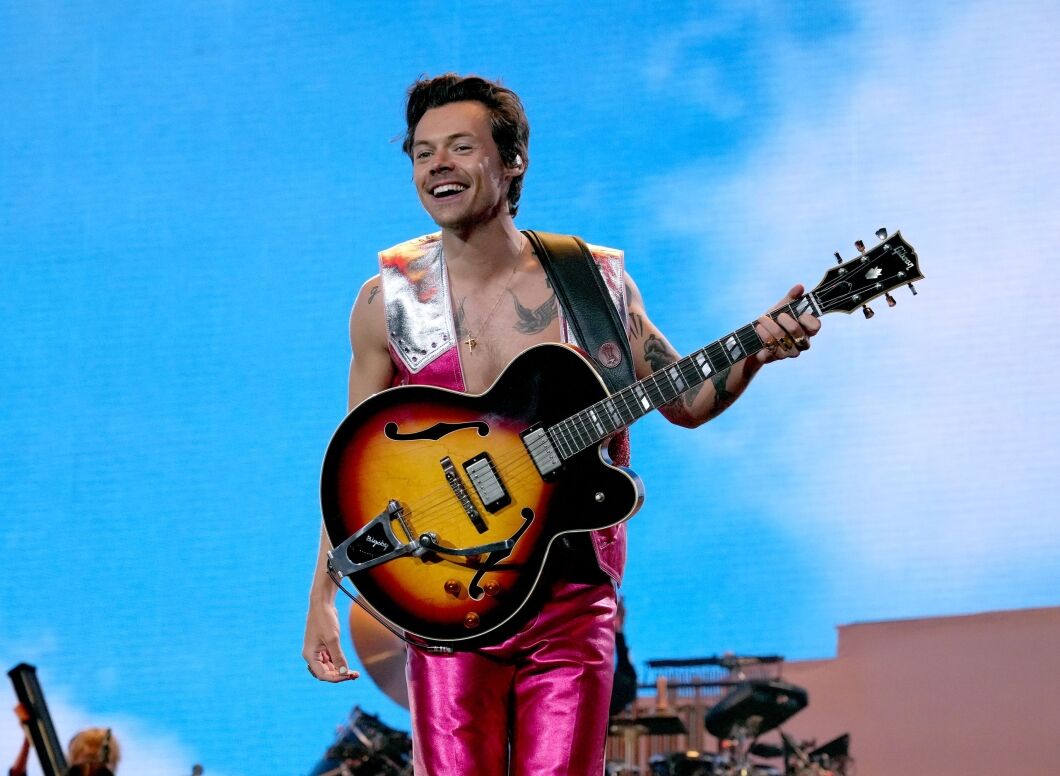 What Electric Guitar Does Harry Styles Use