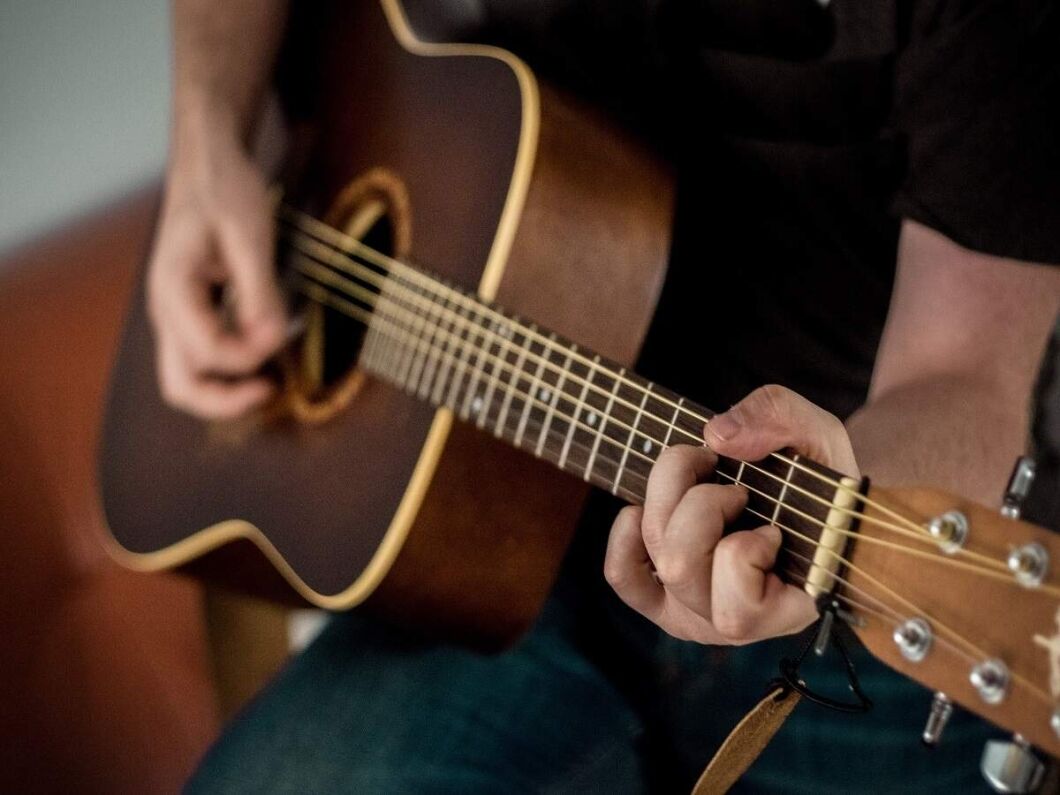 Which is the Best Acoustic Guitar in India