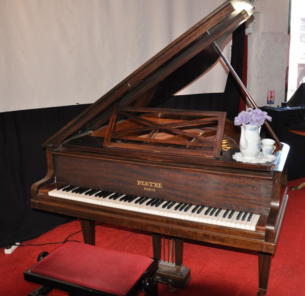 What is a Piano À Queue  