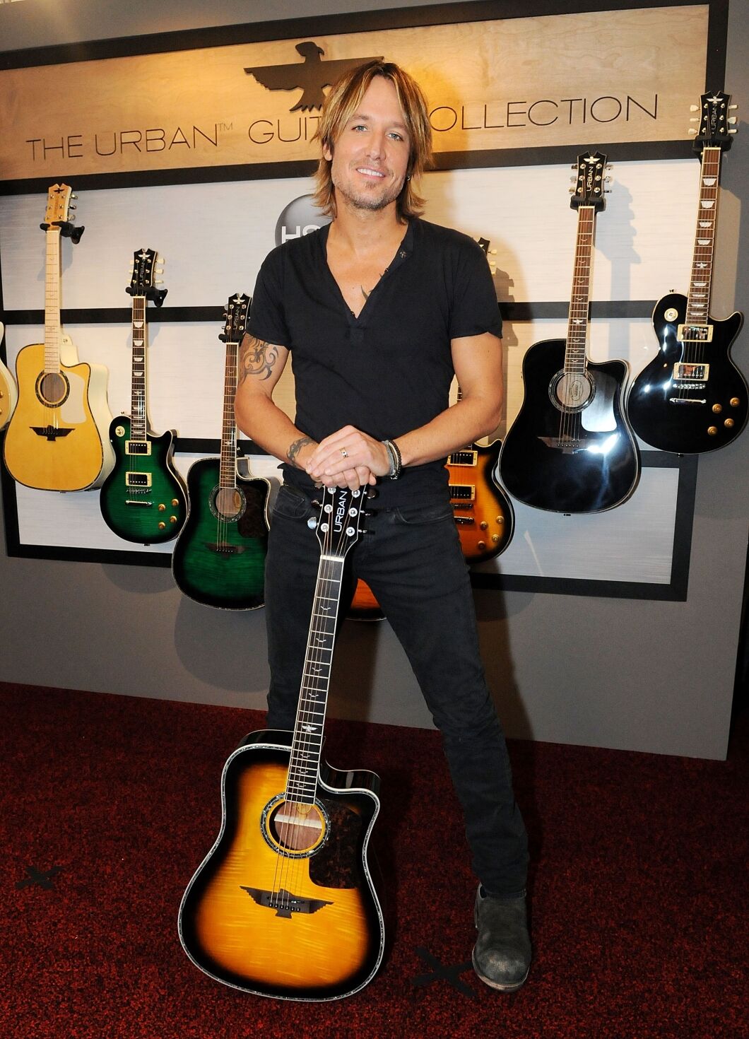 What Kind of Acoustic Guitar Does Keith Urban Play