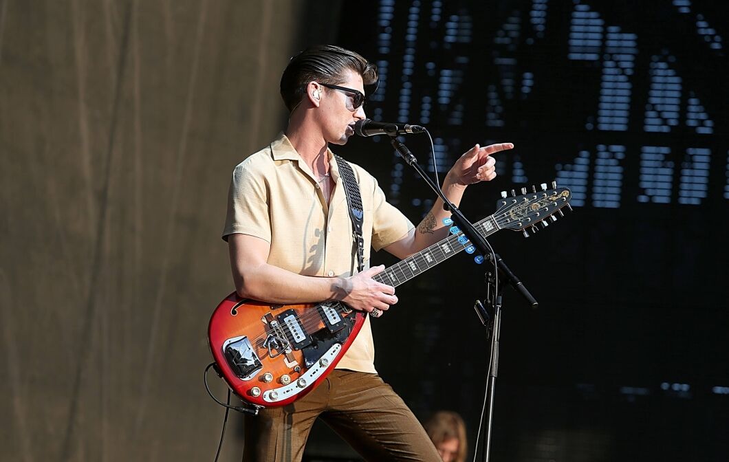 What Electric Guitar Does Alex Turner Use
