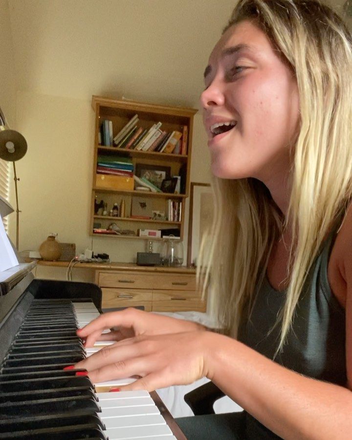 Can Florence Pugh Play Piano