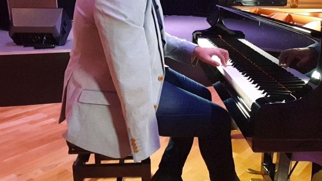 Can You Play Piano With One Hand