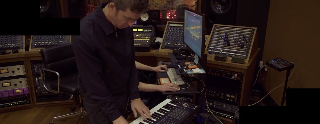 Can Noel Gallagher Play Piano  