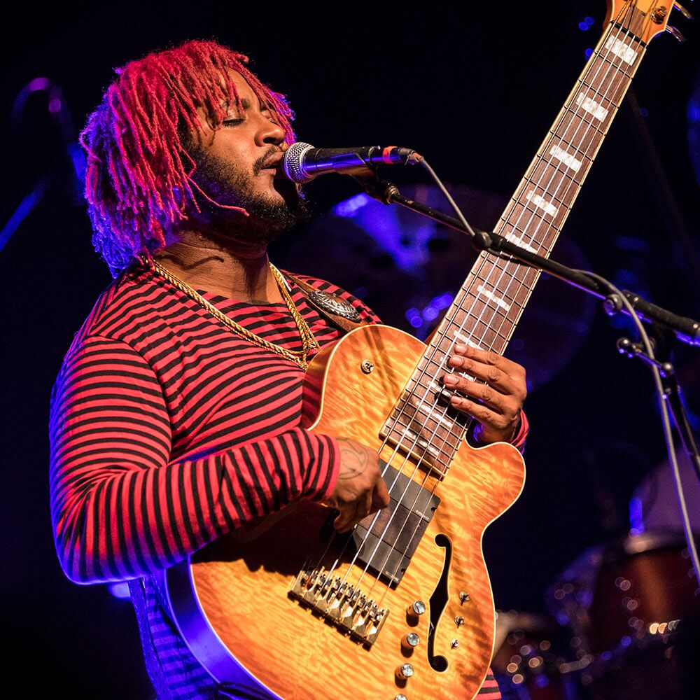 What Bass Guitar Does Thundercat Play  
