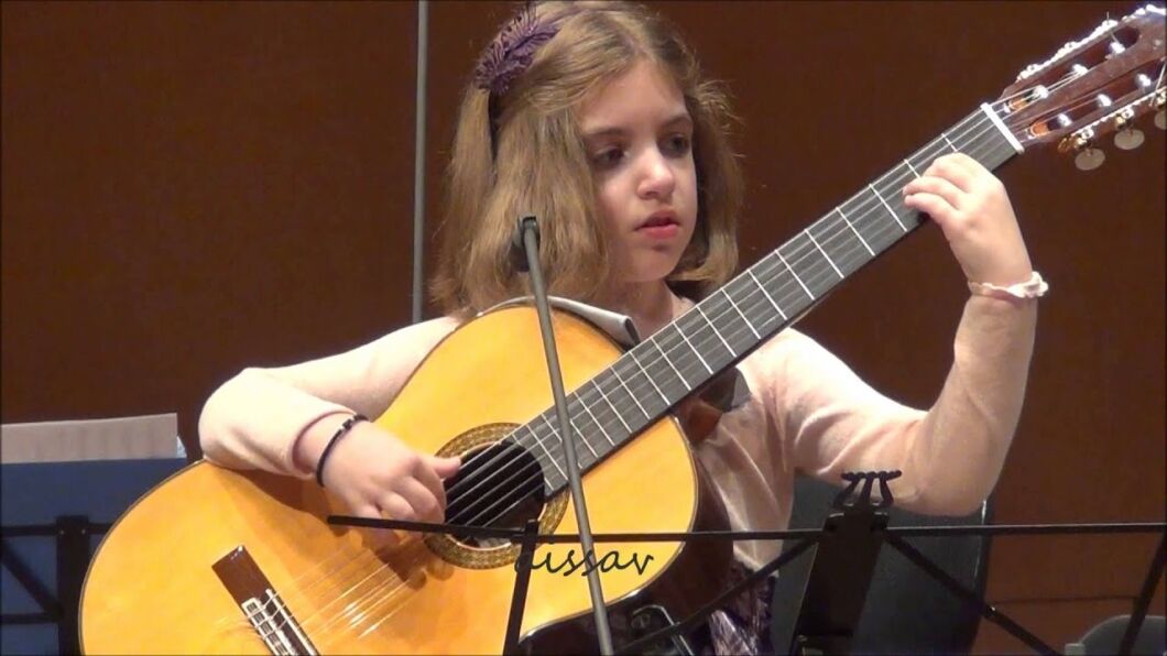 What Size Acoustic Guitar for 7 Year Old