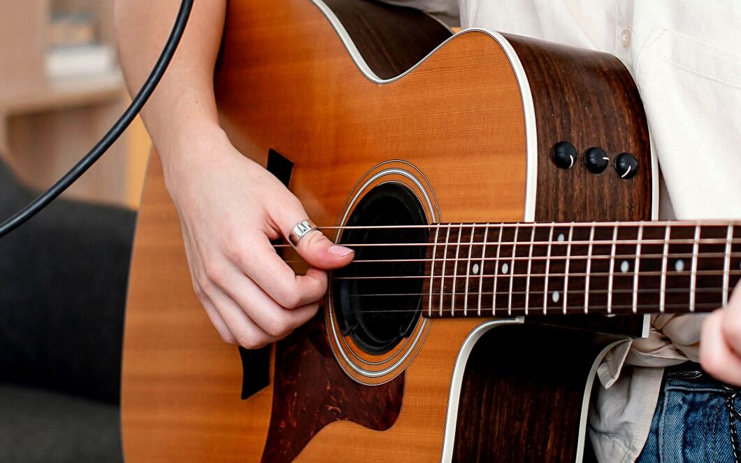 Can You Do Hammer-Ons on an Acoustic Guitar  