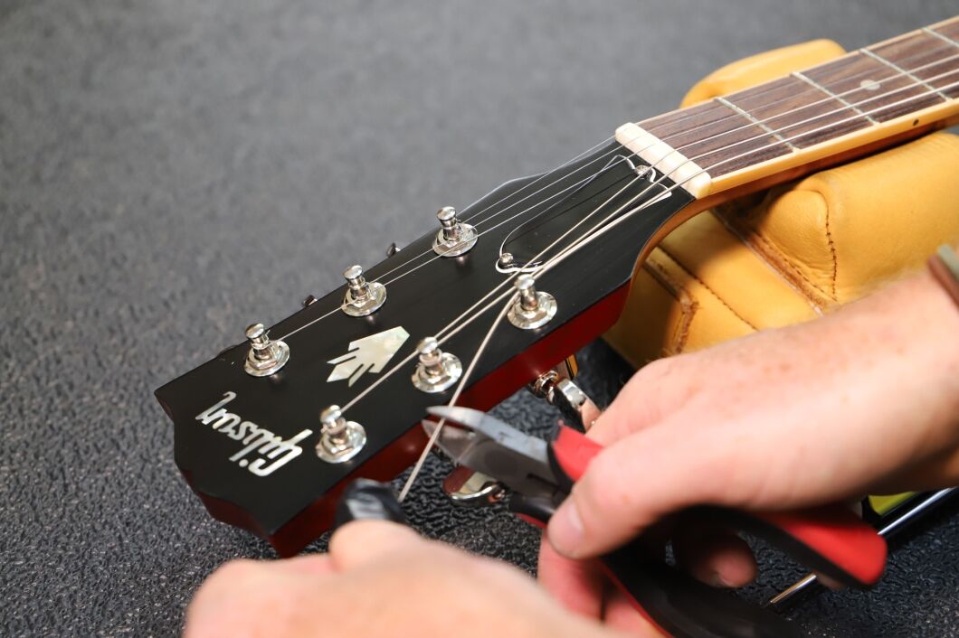 How Long Does It Take to Restring an Electric Guitar