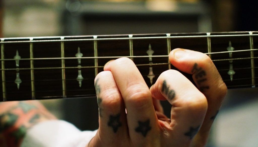 How Hard to Press on Electric Guitar Strings