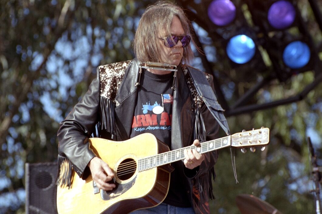 What Acoustic Guitar Does Neil Young Play