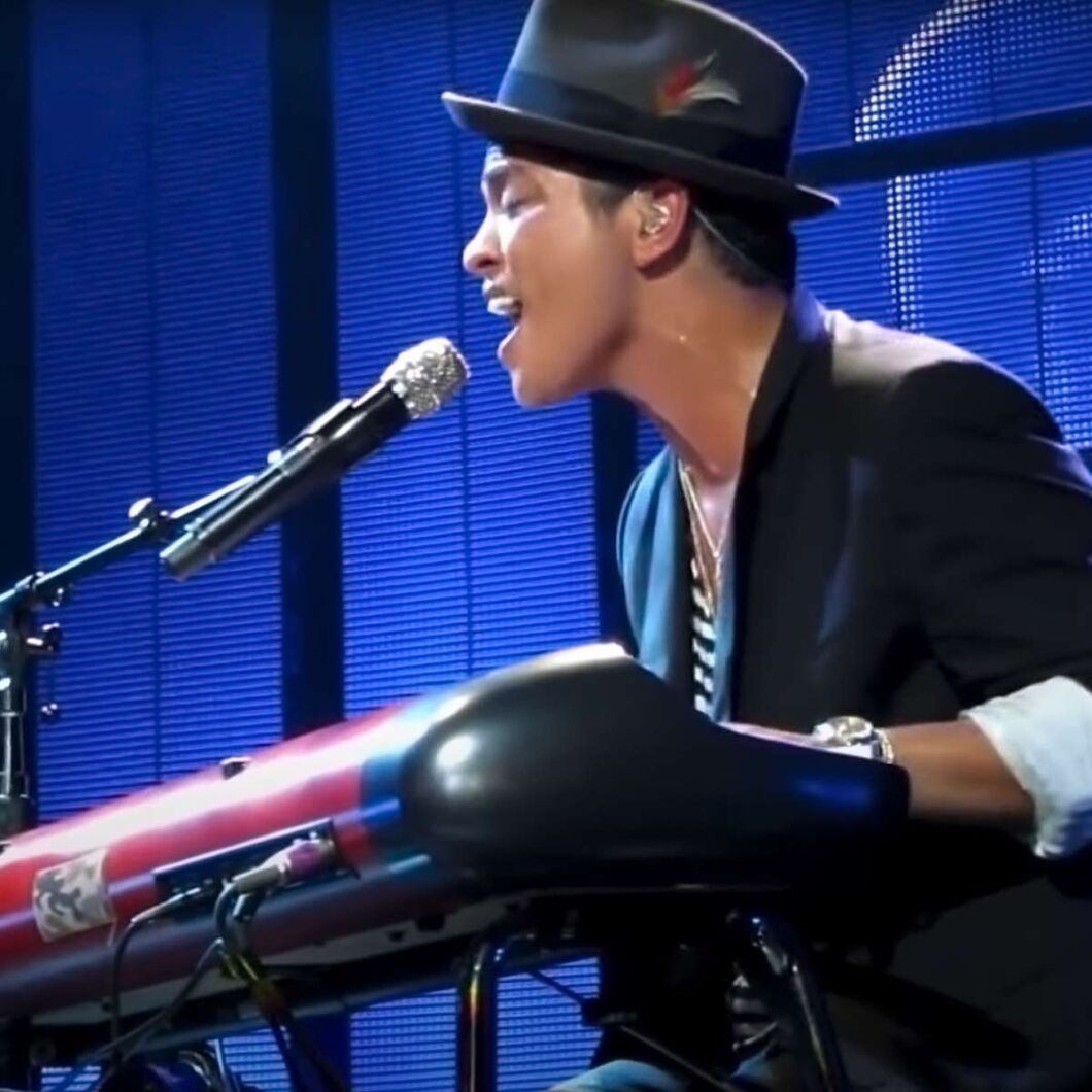 Can Bruno Mars Play Piano