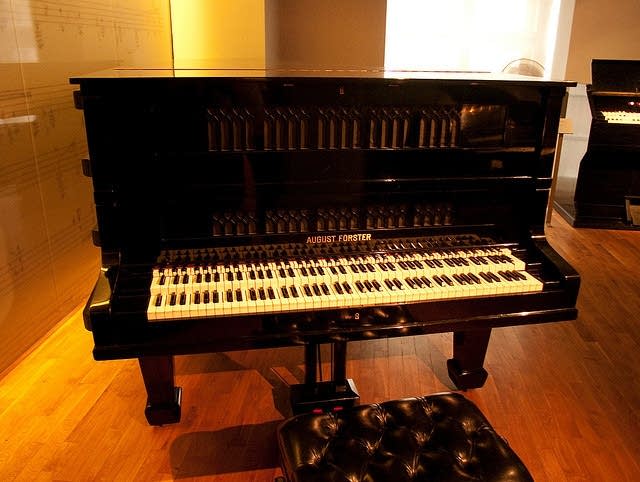 What is a Quarter Tone Piano  