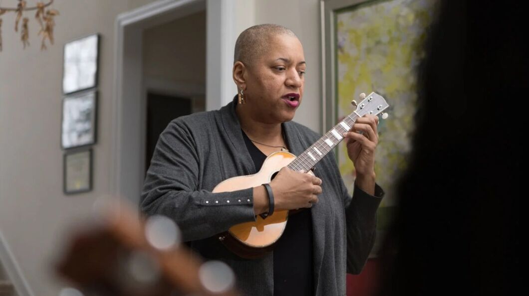 Can You Play Acoustic Guitar With Fingernails  