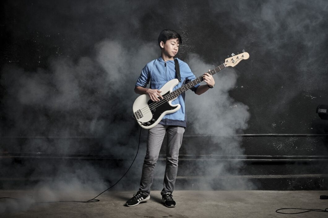 Does a Bass Guitar Need to Be Plugged in