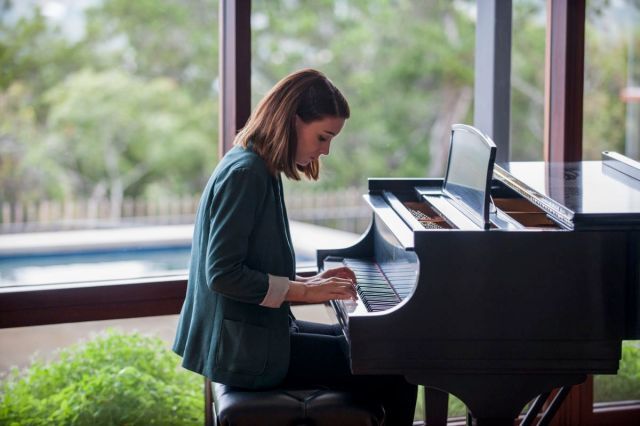 Can Natalie Portman Play Piano  