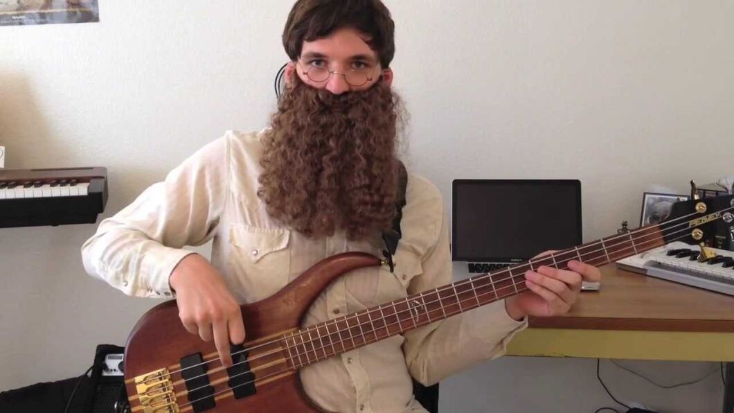 Where to Pluck the Bass Guitar