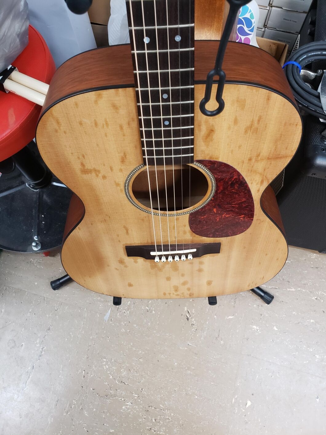 Can You Use Dunlop 65 on an Acoustic Guitar