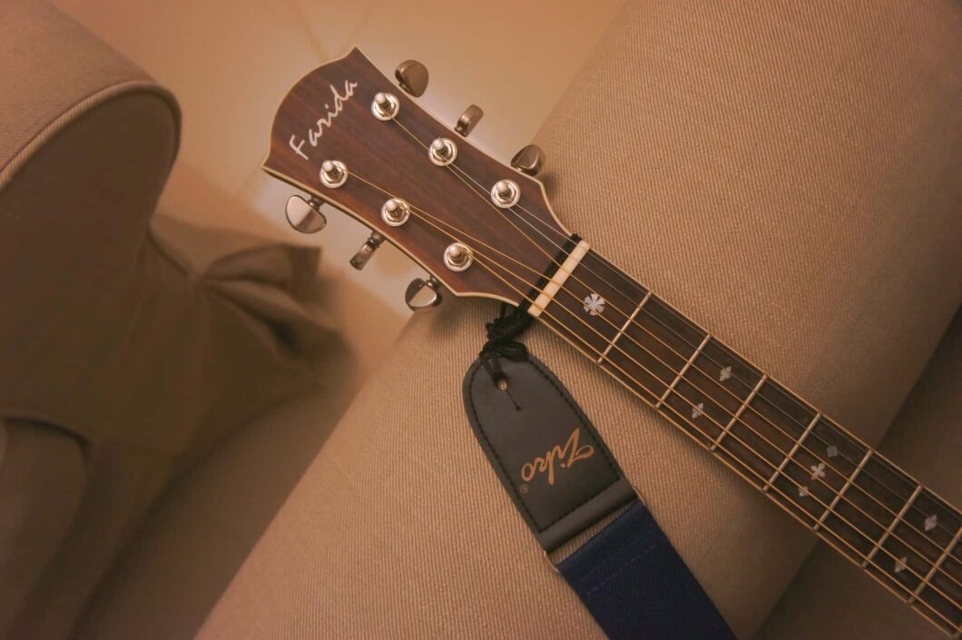 Do Acoustic Guitars Have Straps