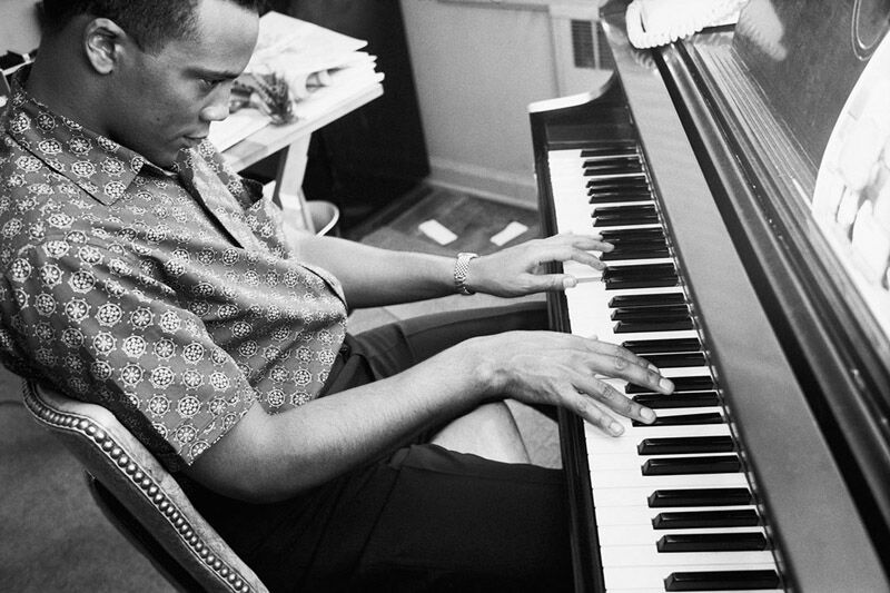 Does Quincy Jones Play Piano