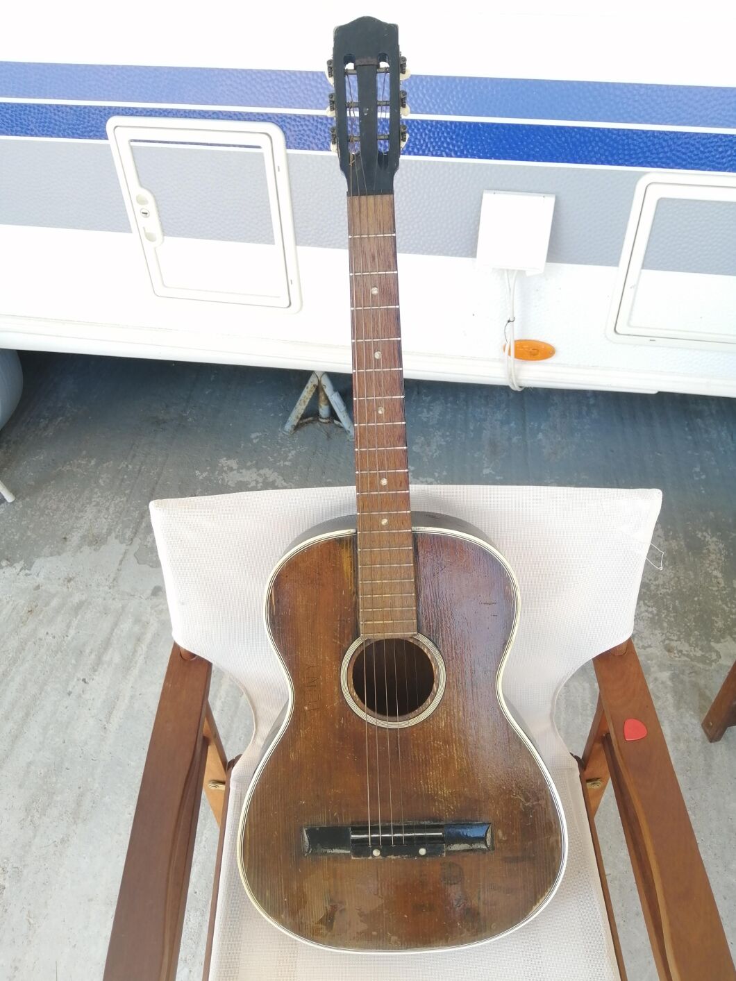 Does Acoustic Guitar Have Frets